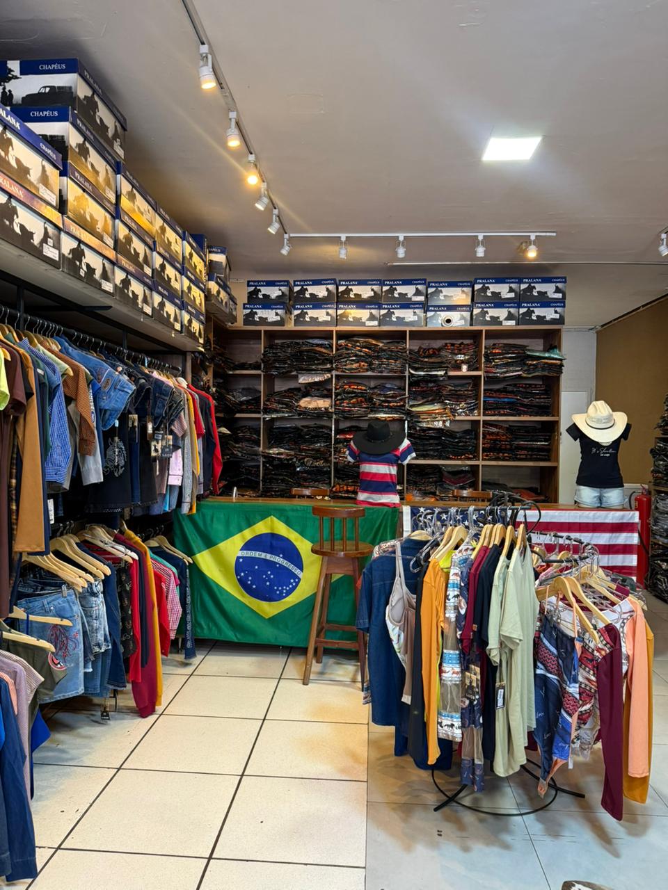 Roupas country em manequins